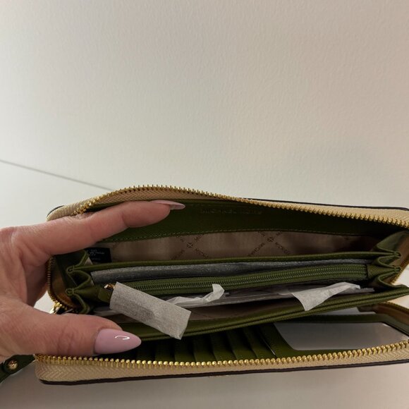 Michael Kors Evergreen MLT Center Striped Large Travel Continental Wallet NWT - Picture 3 of 13